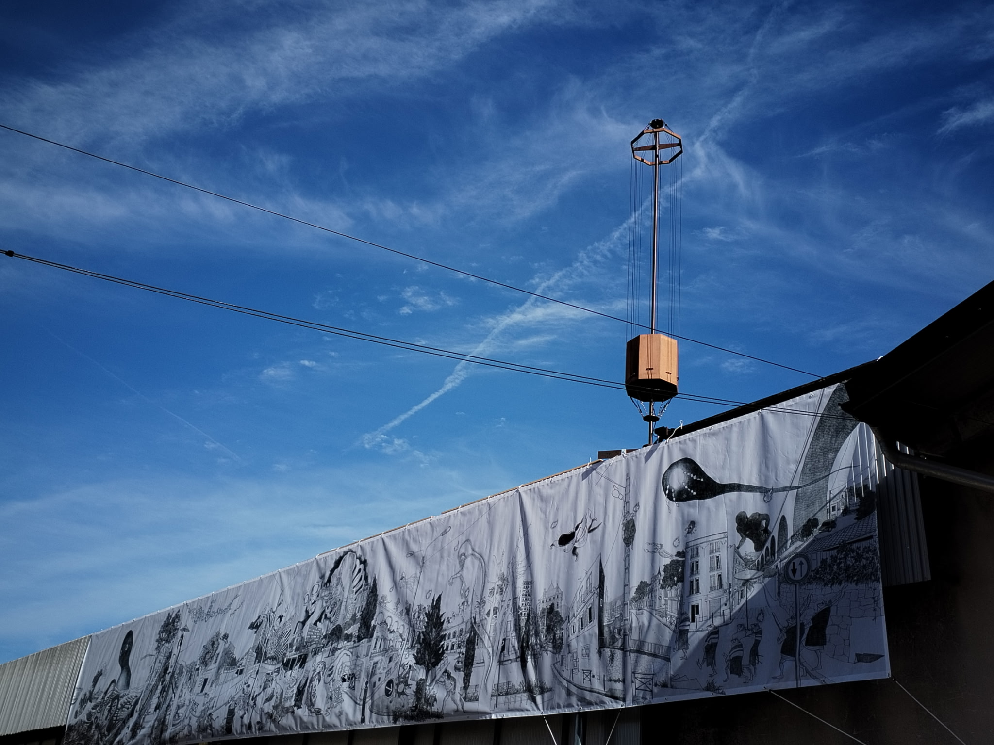 Harpe éolienne installée sur le toit de CAP15 à Marseille