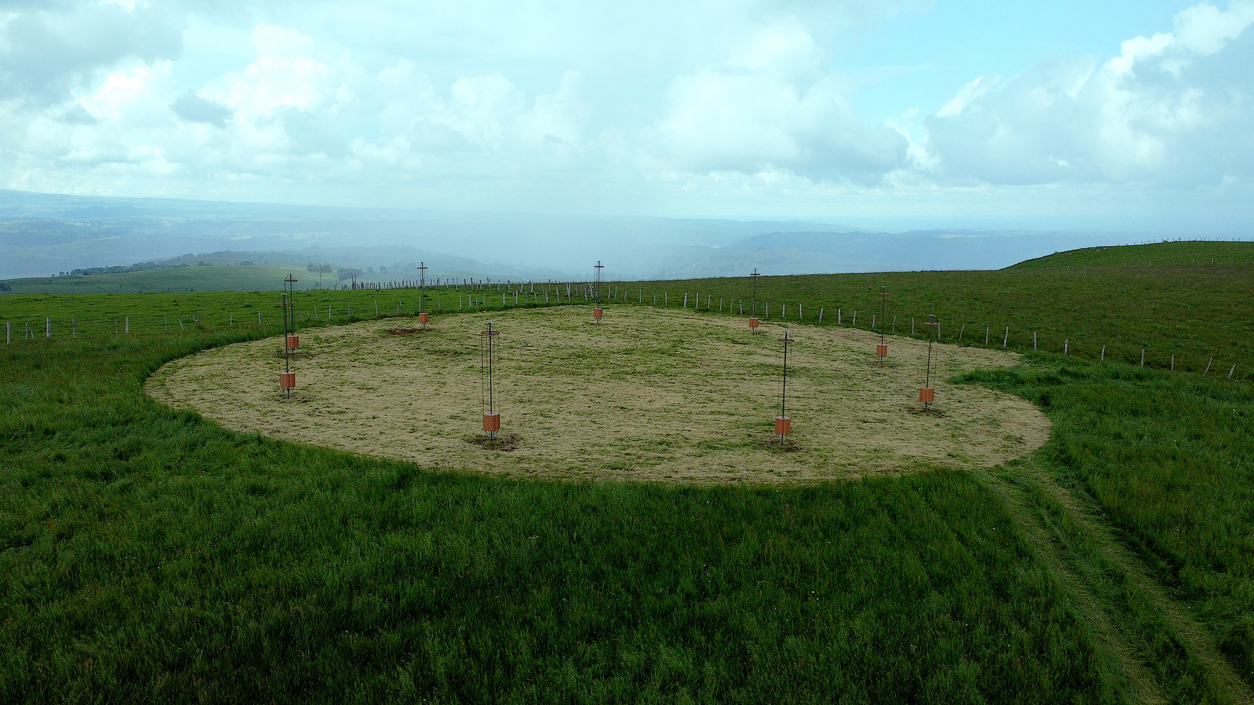 Installation de neuf harpes éoliennes au Festival Horyzons-Sancy